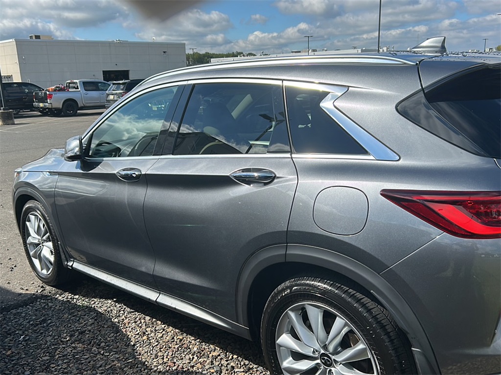 2022 Infiniti QX50 Essential photo 4