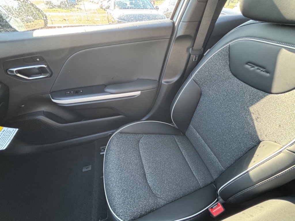 2025 Kia K4 GT-Line photo 17