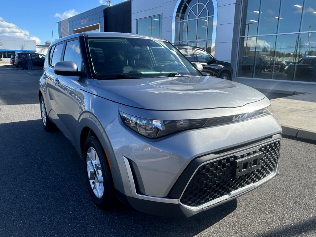 2024 Kia Soul LX's photo