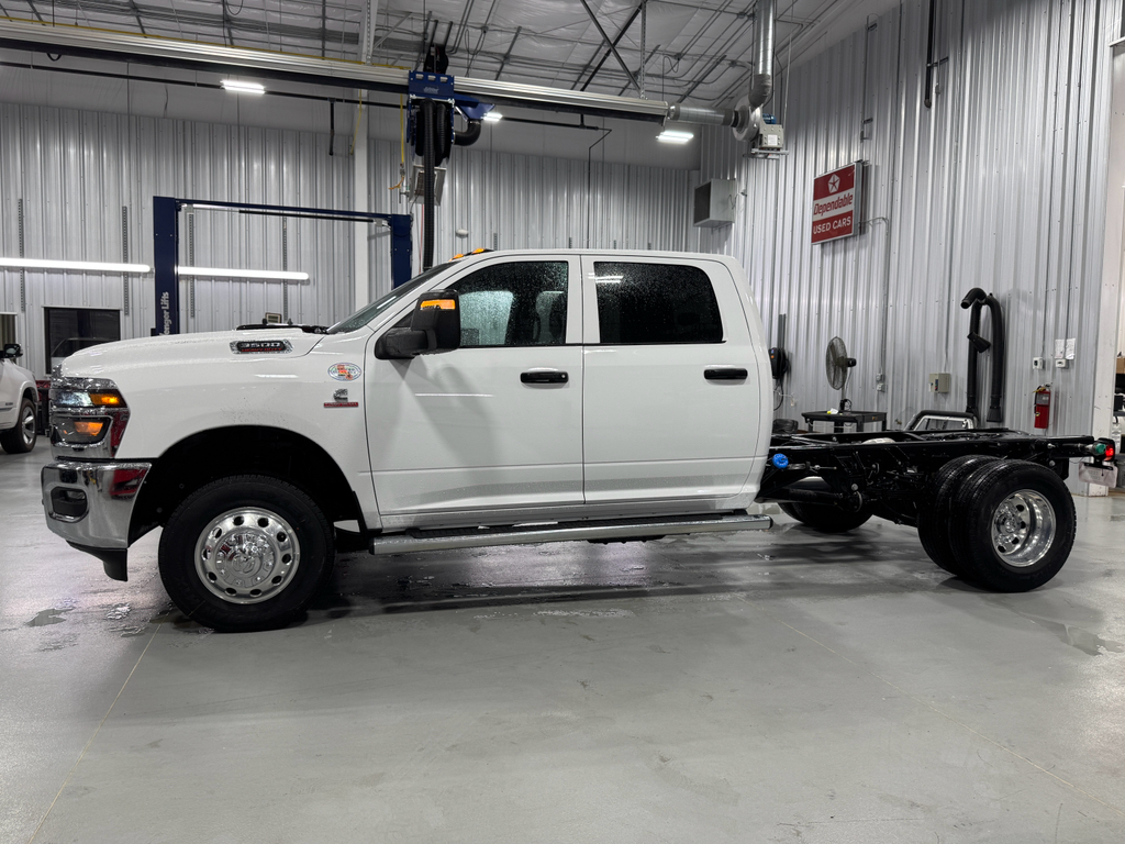 2025 Ram 3500 Tradesman photo 2
