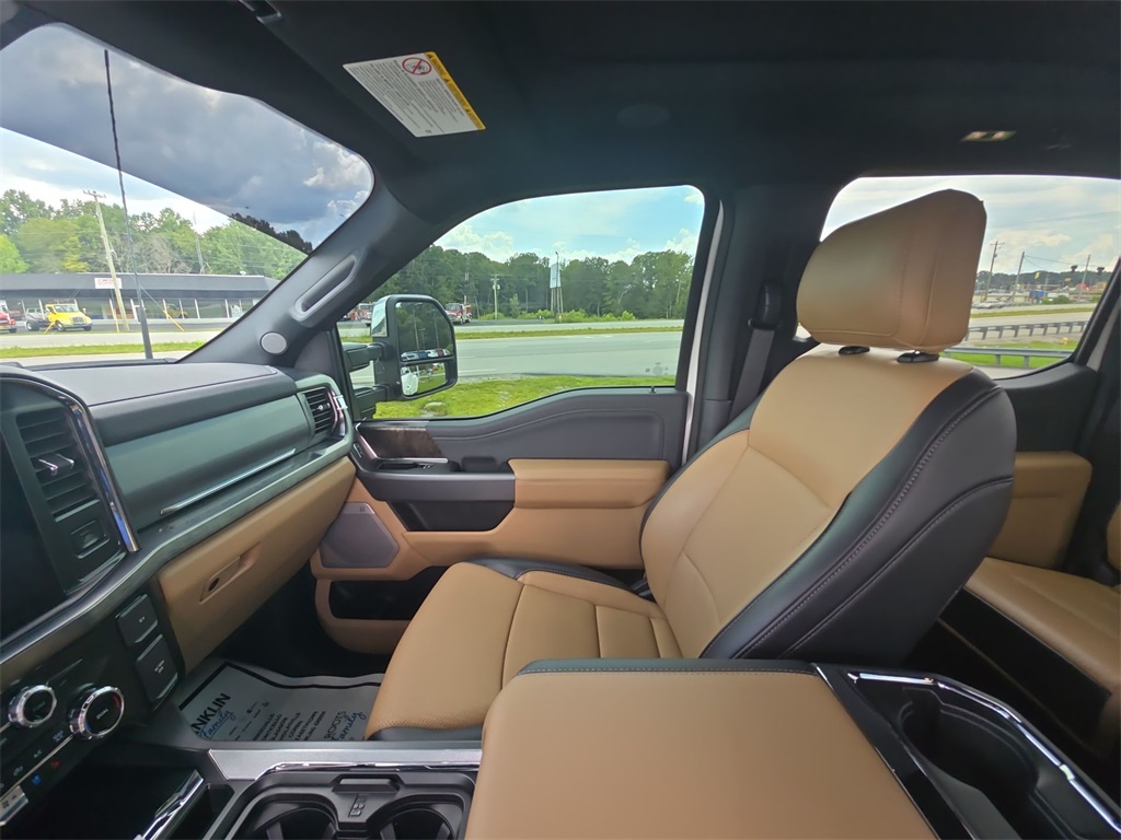2025 Ford F-350 Lariat photo 13