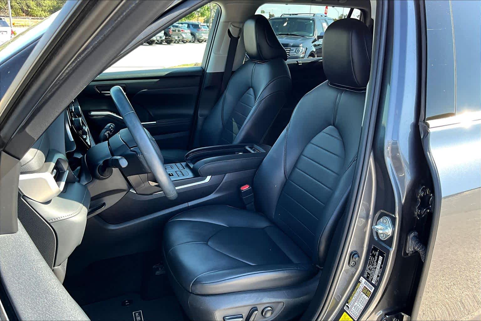 2021 Toyota Highlander XLE photo 4