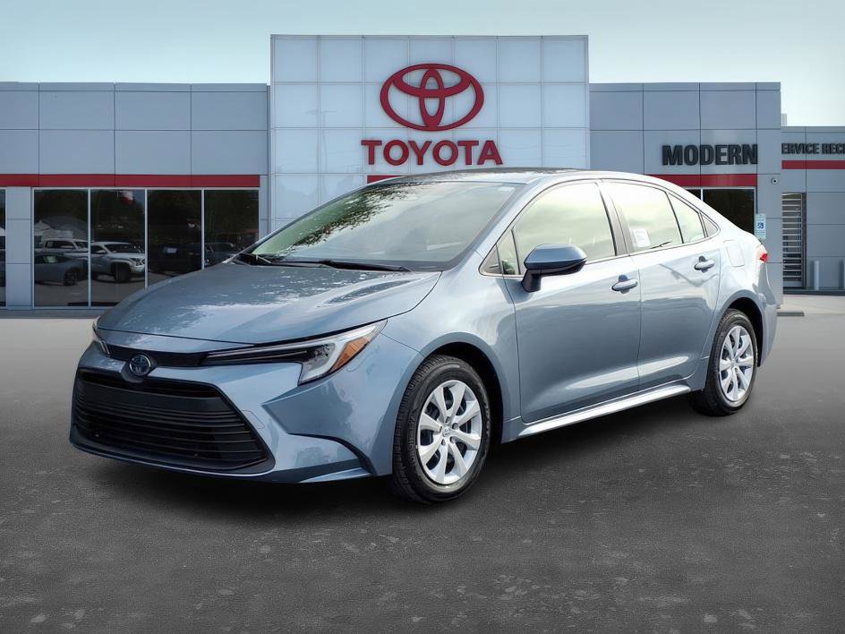 2024 Toyota Corolla LE's photo
