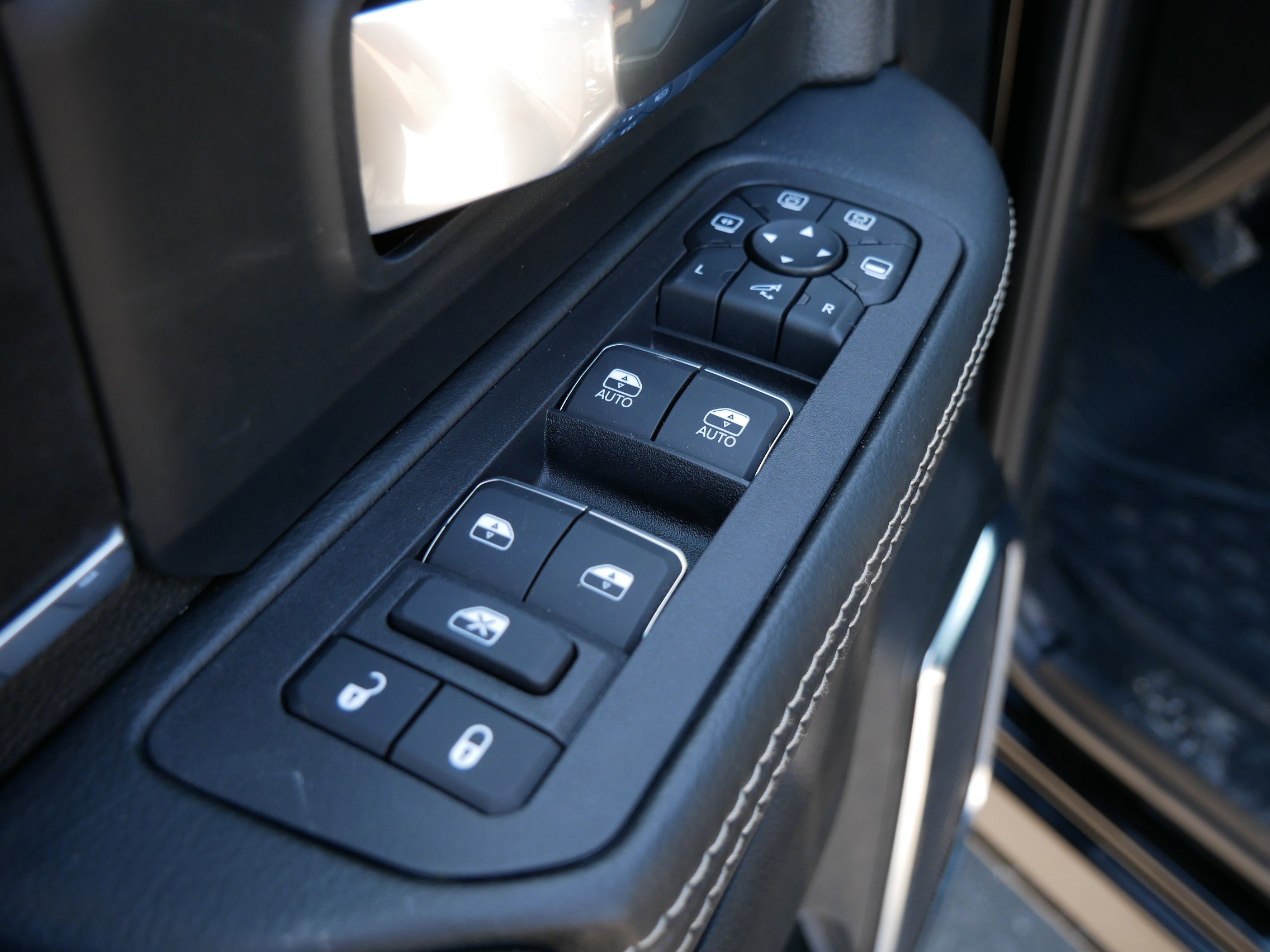 2025 Ram 2500 Laramie photo 7