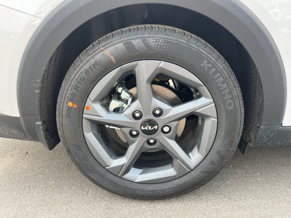 2025 Kia K4 LXS photo 12