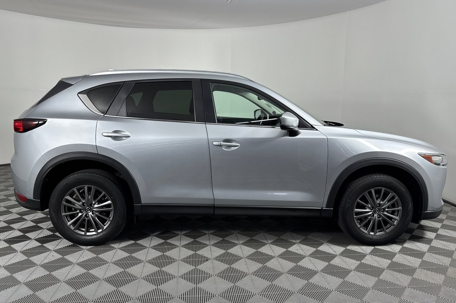 2017 Mazda CX-5 Touring photo 2