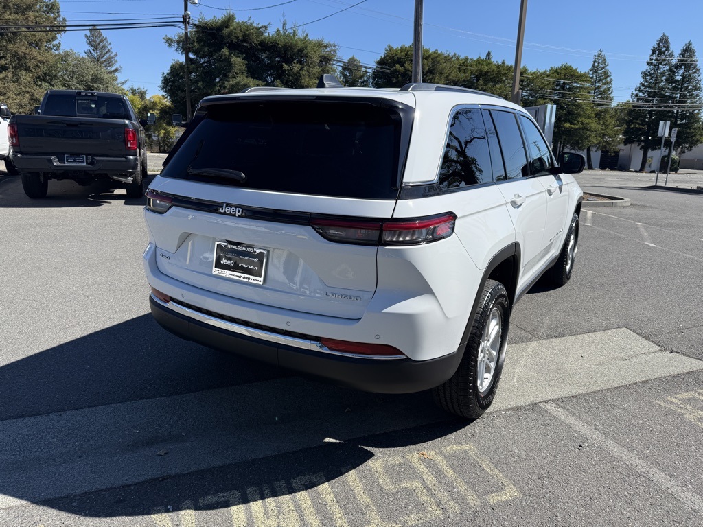 2025 Jeep Grand Cherokee Laredo Altitude photo 2