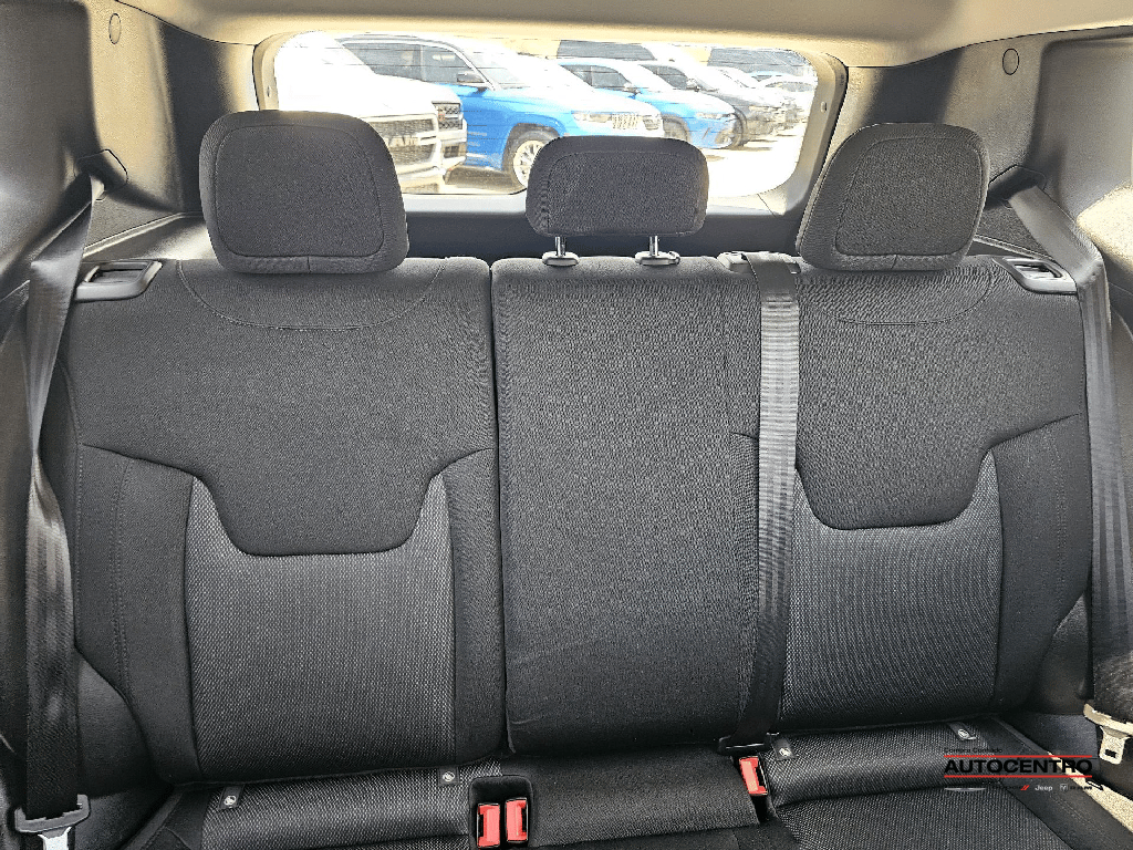 2023 Jeep Renegade Latitude Upland photo 3