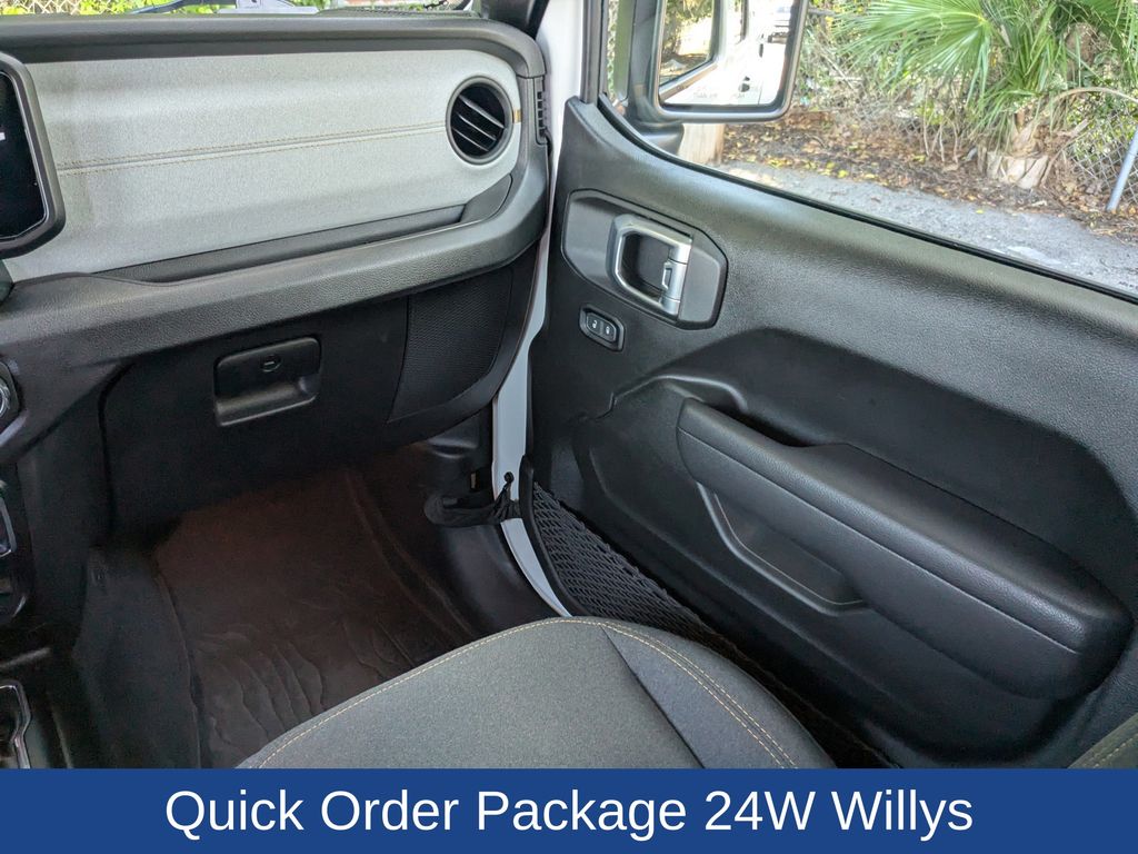 2024 Jeep Gladiator Willys photo 18