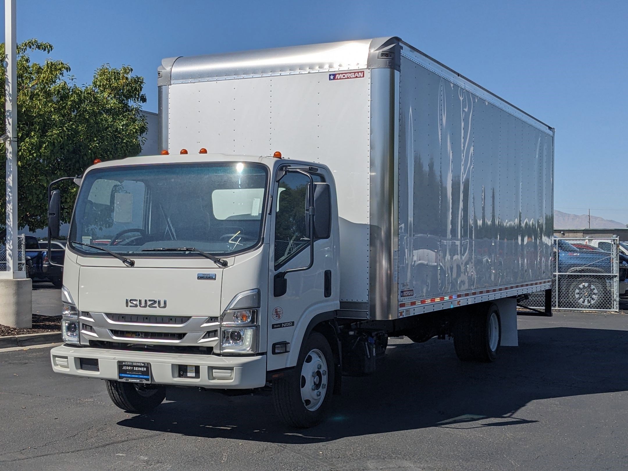 2024 Isuzu NRR's photo