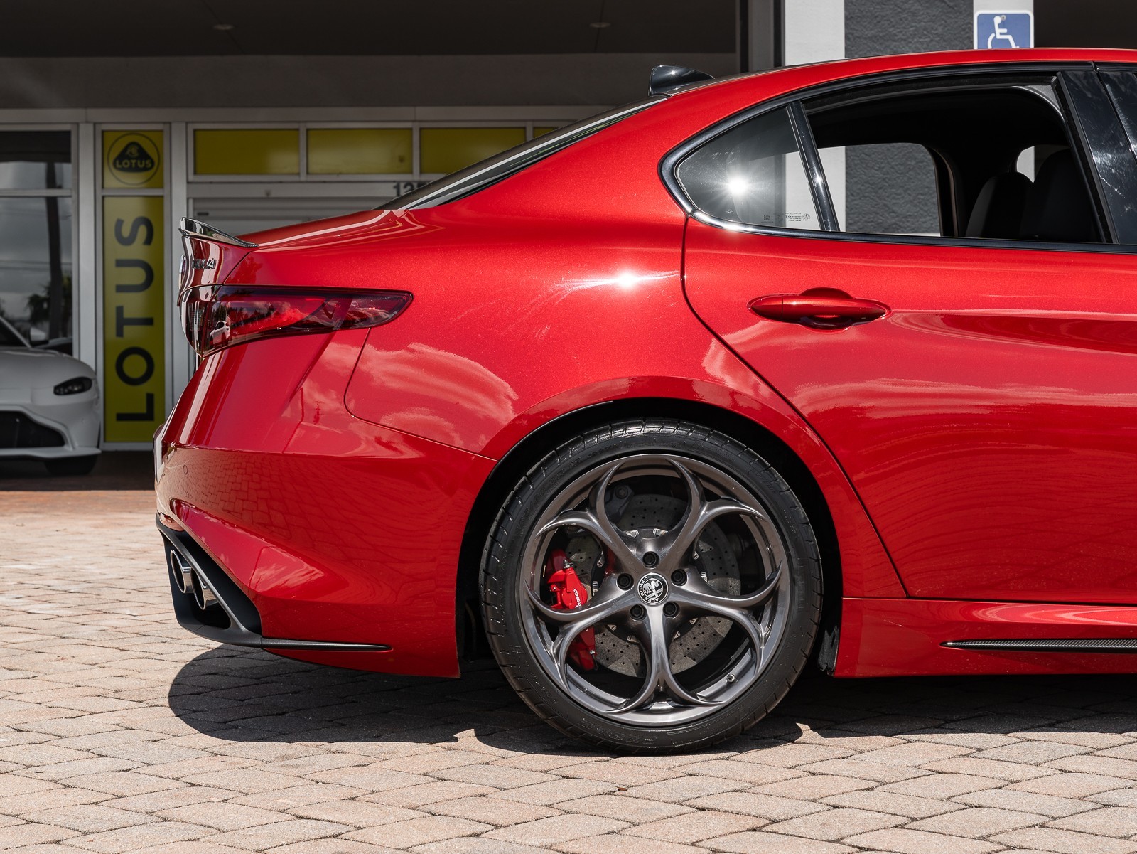 2020 Alfa Romeo Giulia Quadrifoglio photo 27