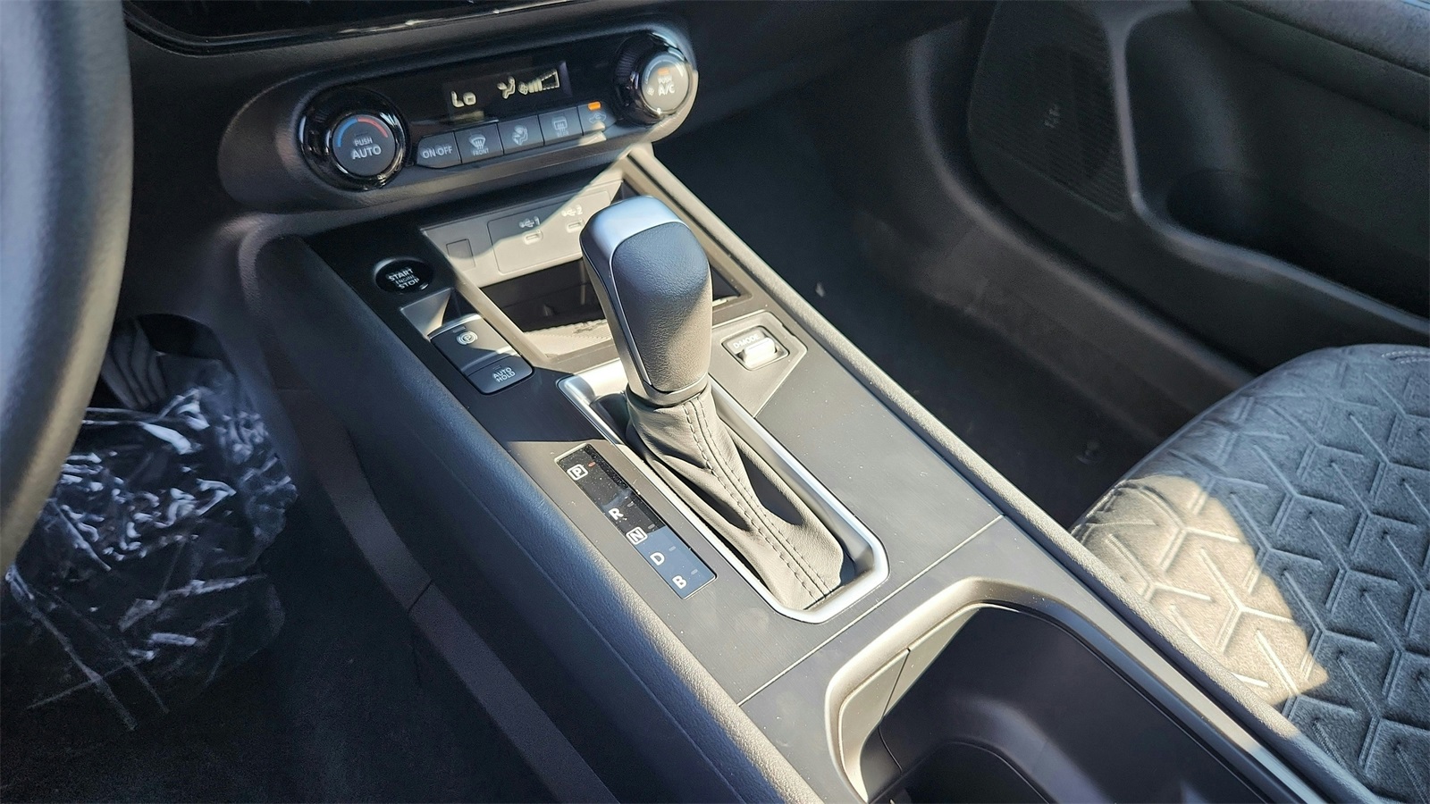 2026 Nissan Kicks SV photo 16