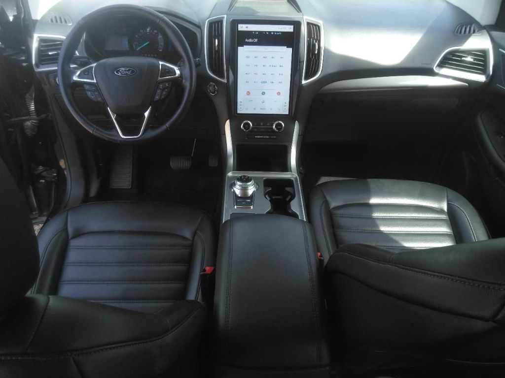 2023 Ford Edge SEL photo 6