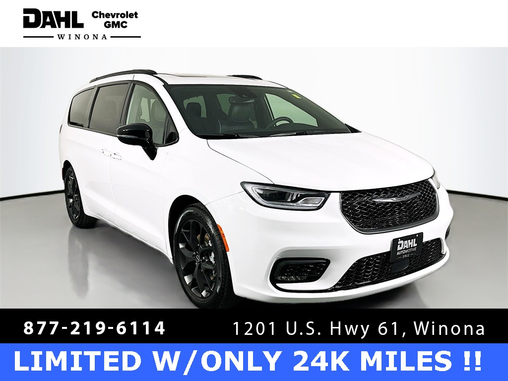 2025 Chrysler Pacifica Limited's photo