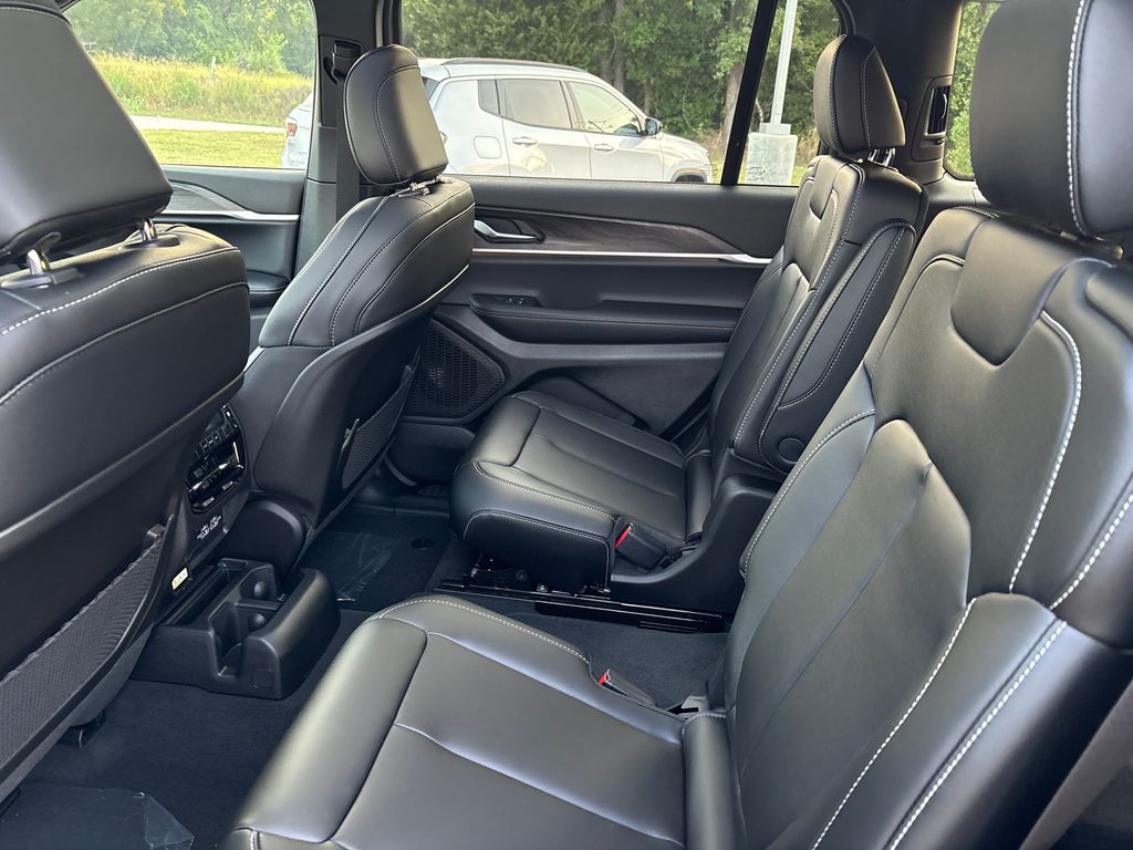 2025 Jeep Grand Cherokee Limited photo 16