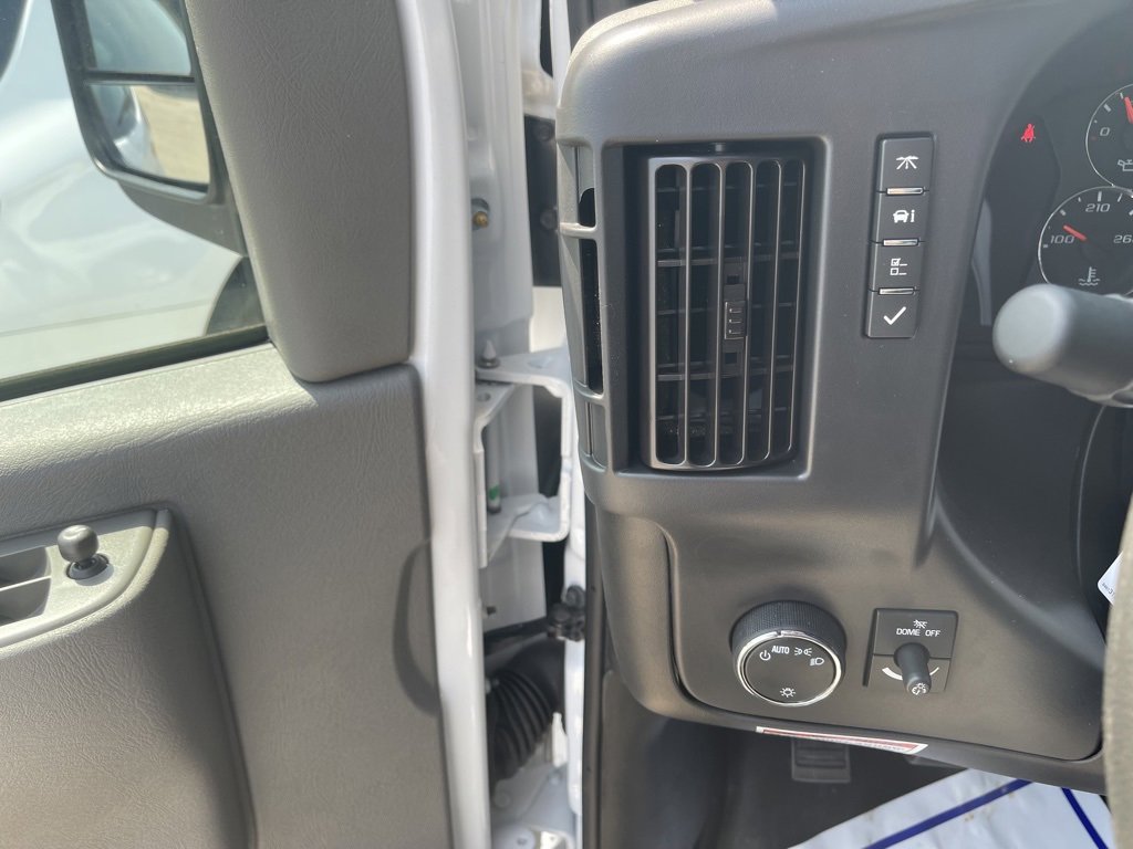2025 Chevrolet Express Cutaway 3500 photo 13