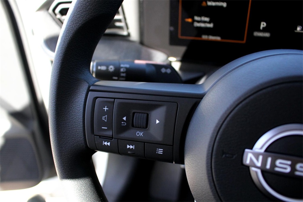 2025 Nissan Kicks SV photo 12