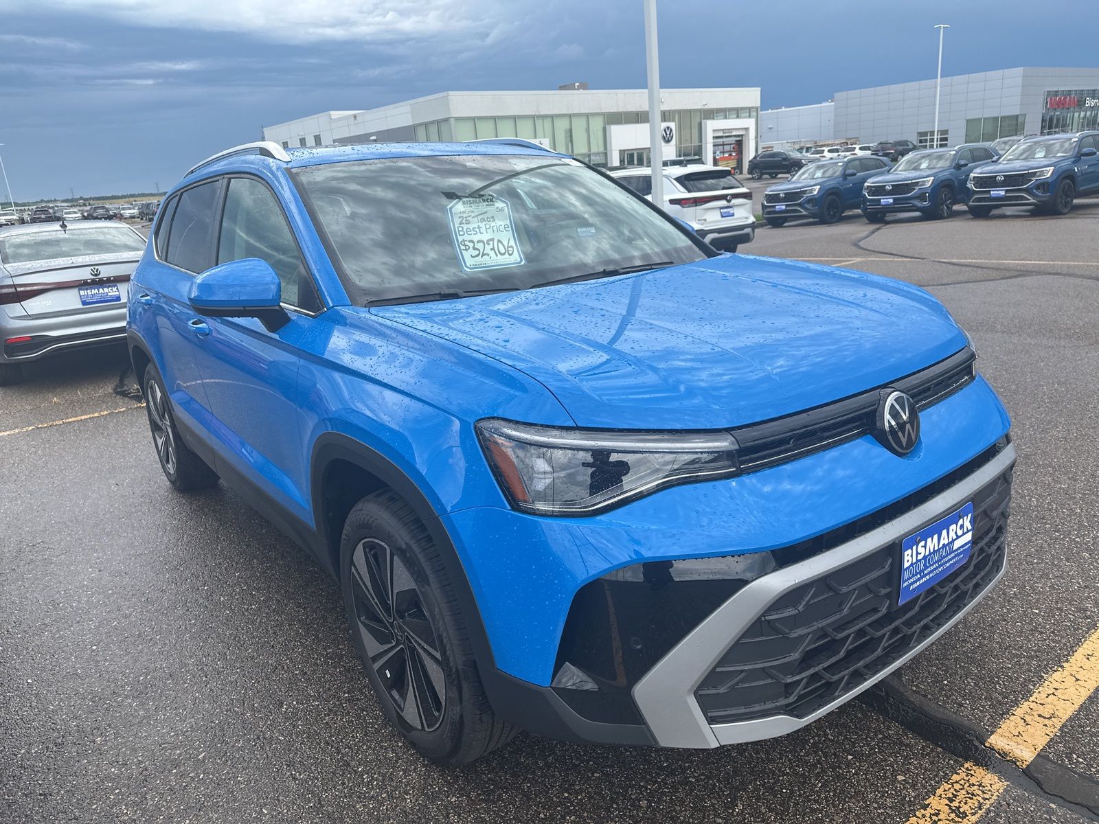 2025 Volkswagen Taos SE photo 4