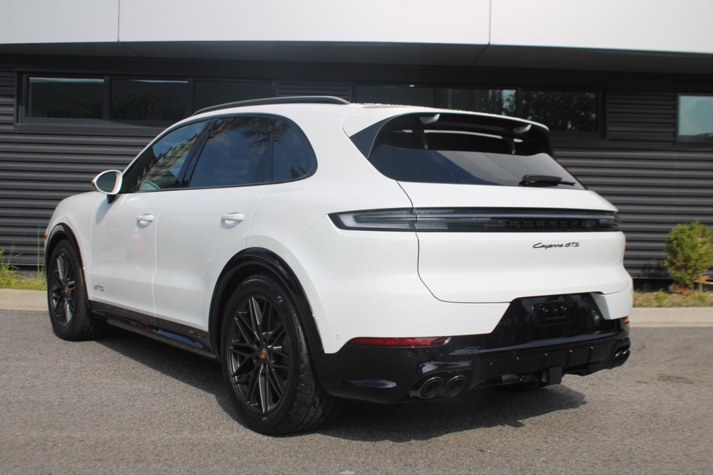 2025 Porsche Cayenne GTS photo 3