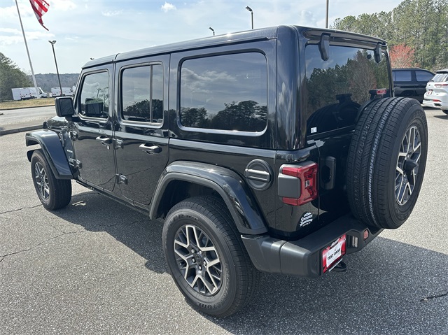 2024 Jeep Wrangler Sahara photo 3