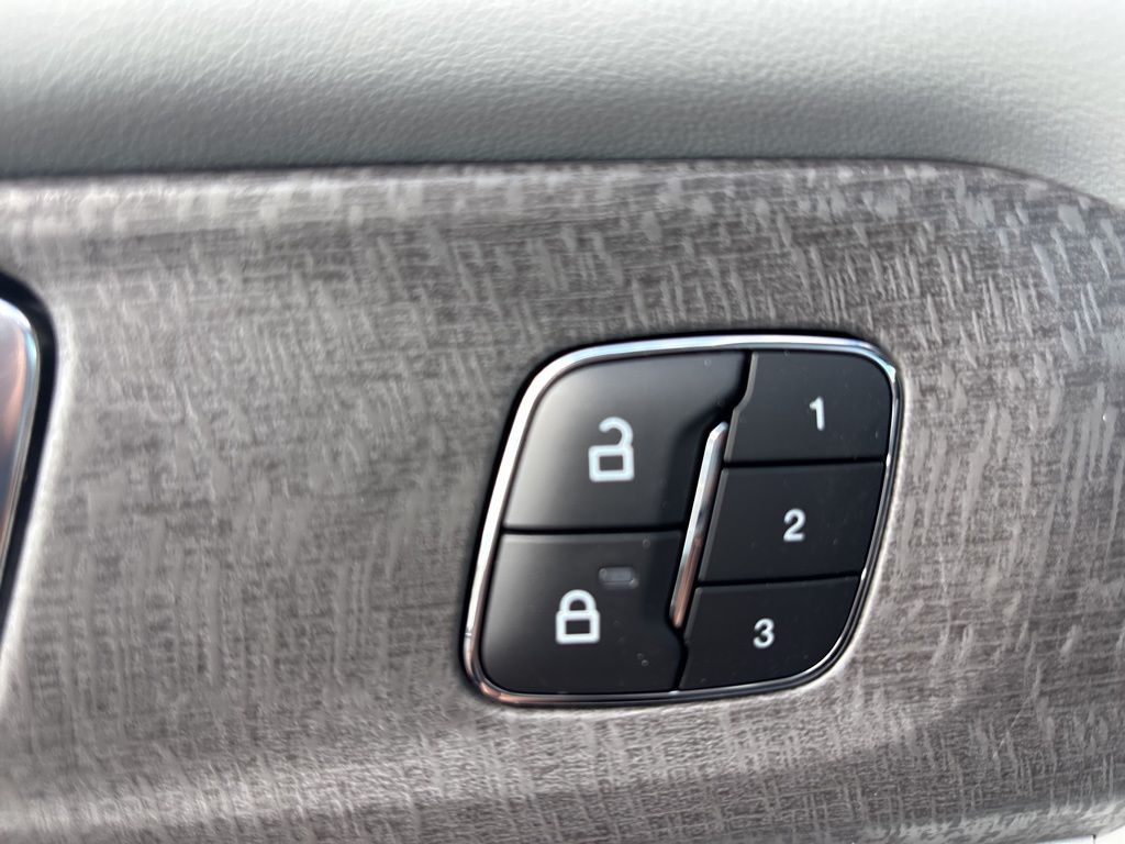 2025 Ford Explorer Platinum photo 17