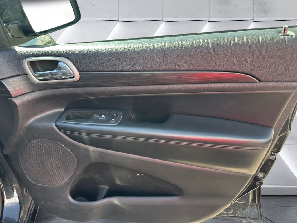 2021 Jeep Grand Cherokee Laredo X photo 15