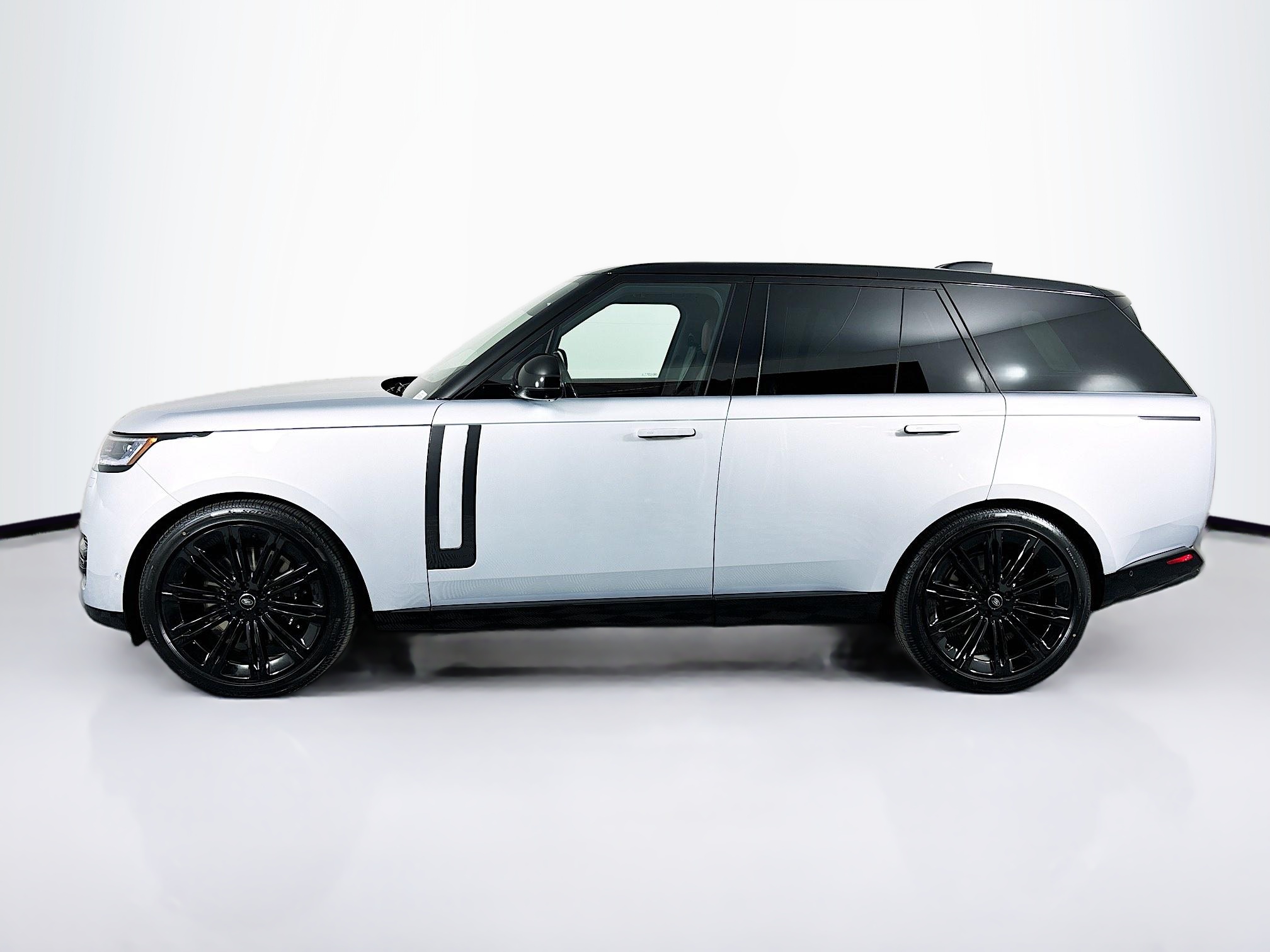2025 Land Rover Range Rover SE photo 6