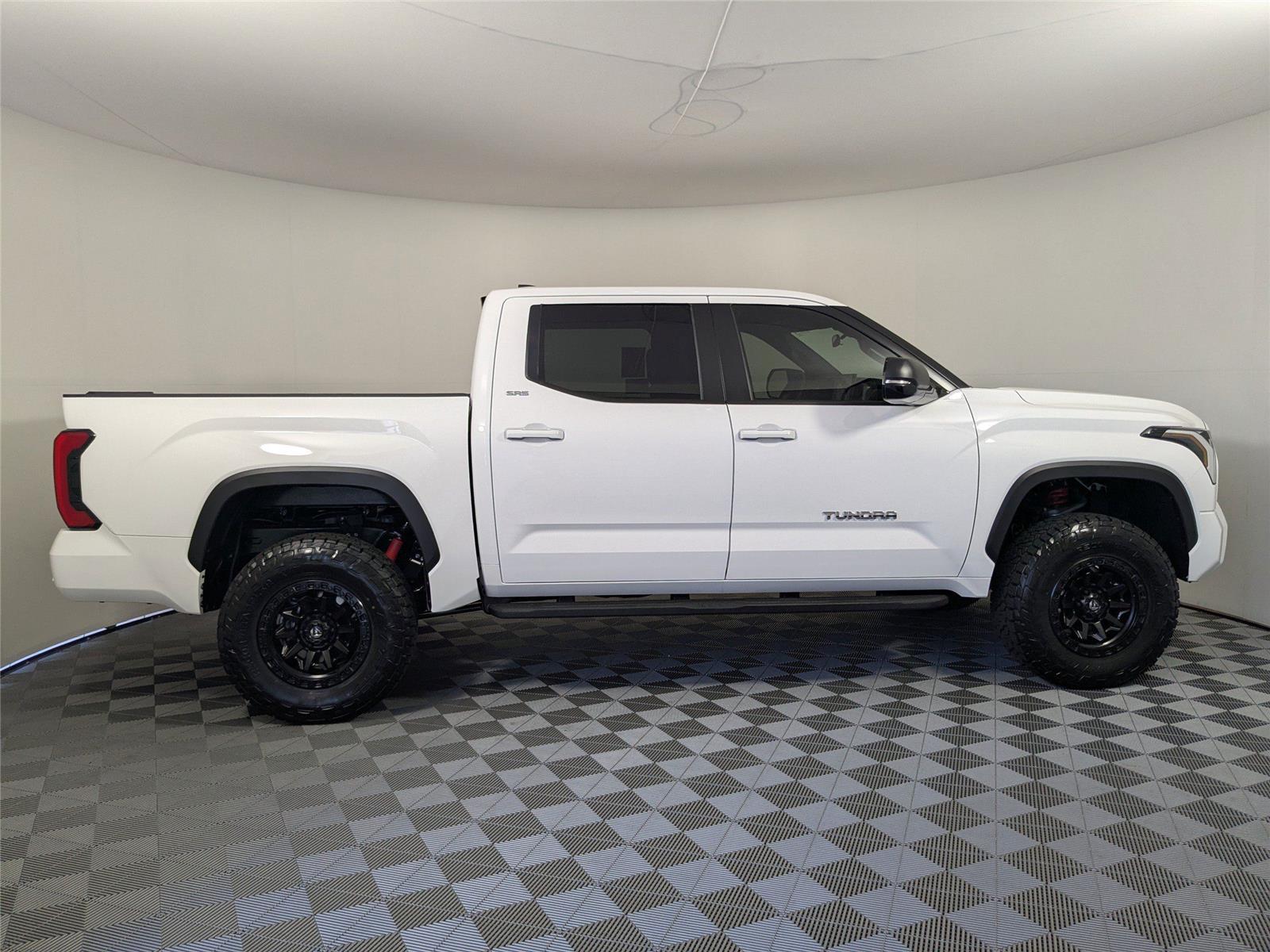 2025 Toyota Tundra SR5 CrewMax photo 21