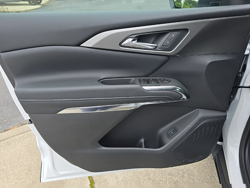 2025 Chevrolet Traverse photo 21