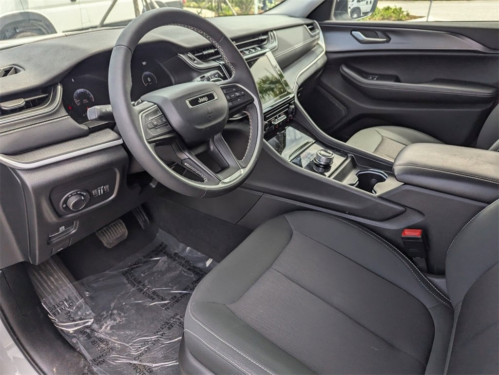 2023 Jeep Grand Cherokee Laredo photo 23