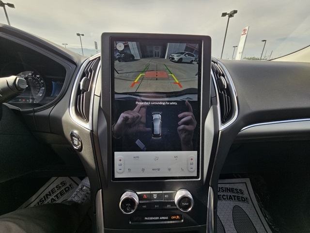 2024 Ford Edge Titanium photo 13