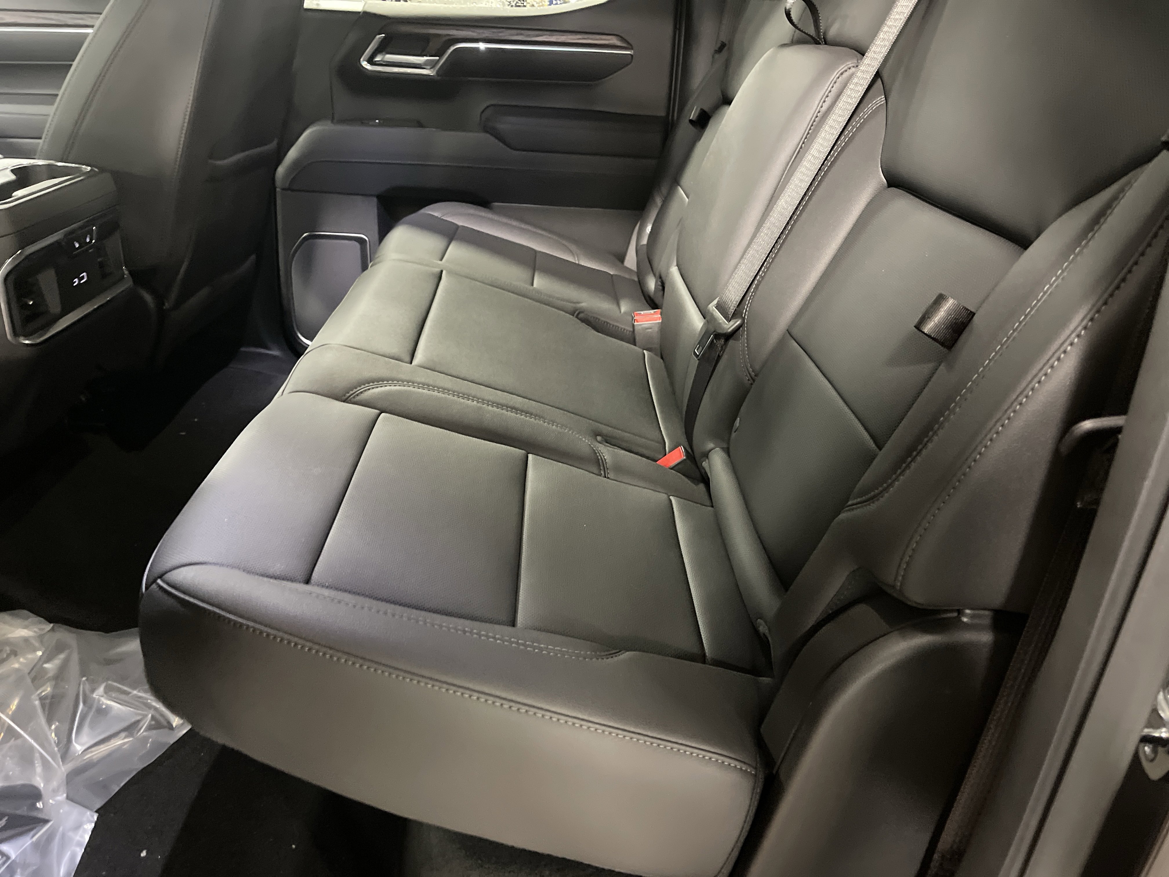 2026 Gmc Sierra 1500 SLT photo 3