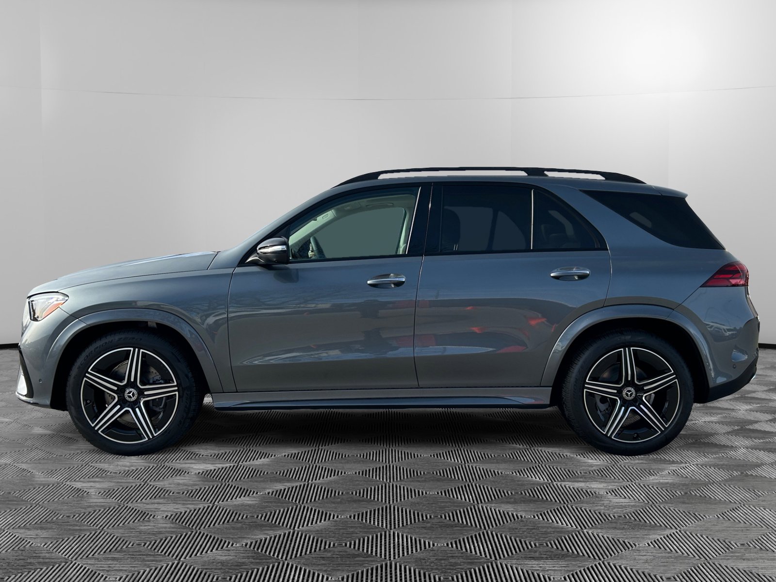 2026 Mercedes Benz GLE 450 4MATIC photo 2