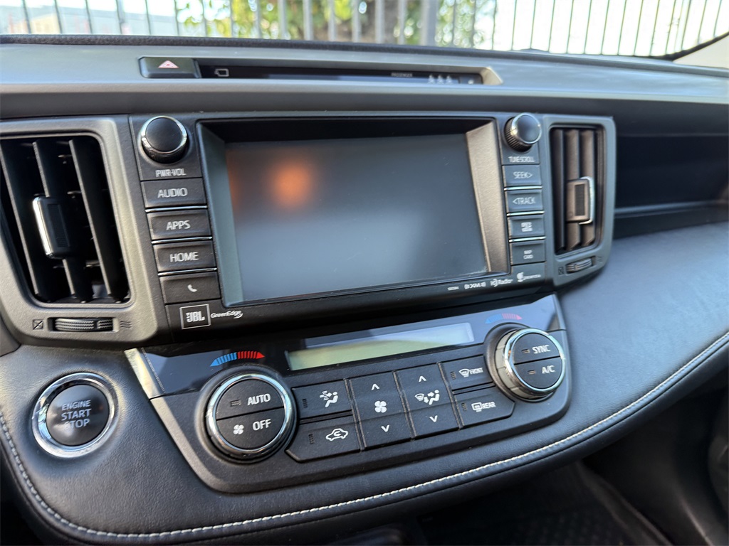 2017 Toyota RAV4 Limited photo 4