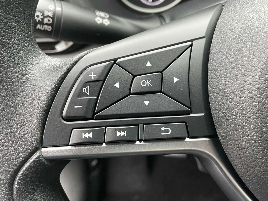 2025 Nissan Sentra SV photo 19