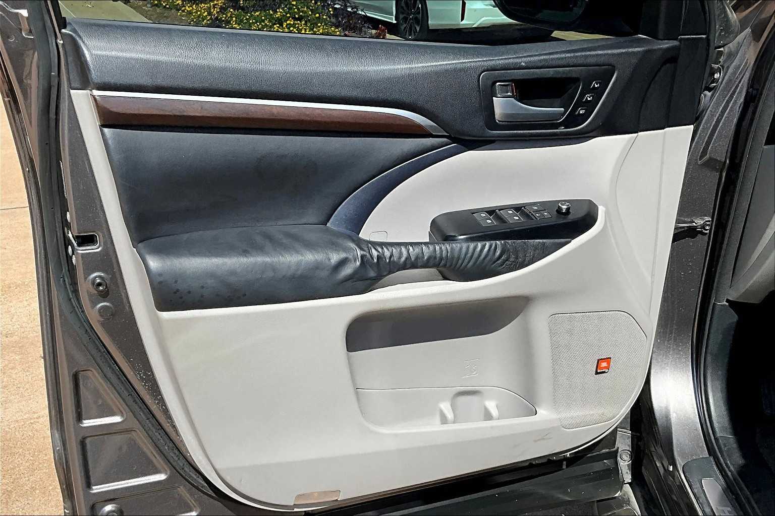 2014 Toyota Highlander Limited photo 19
