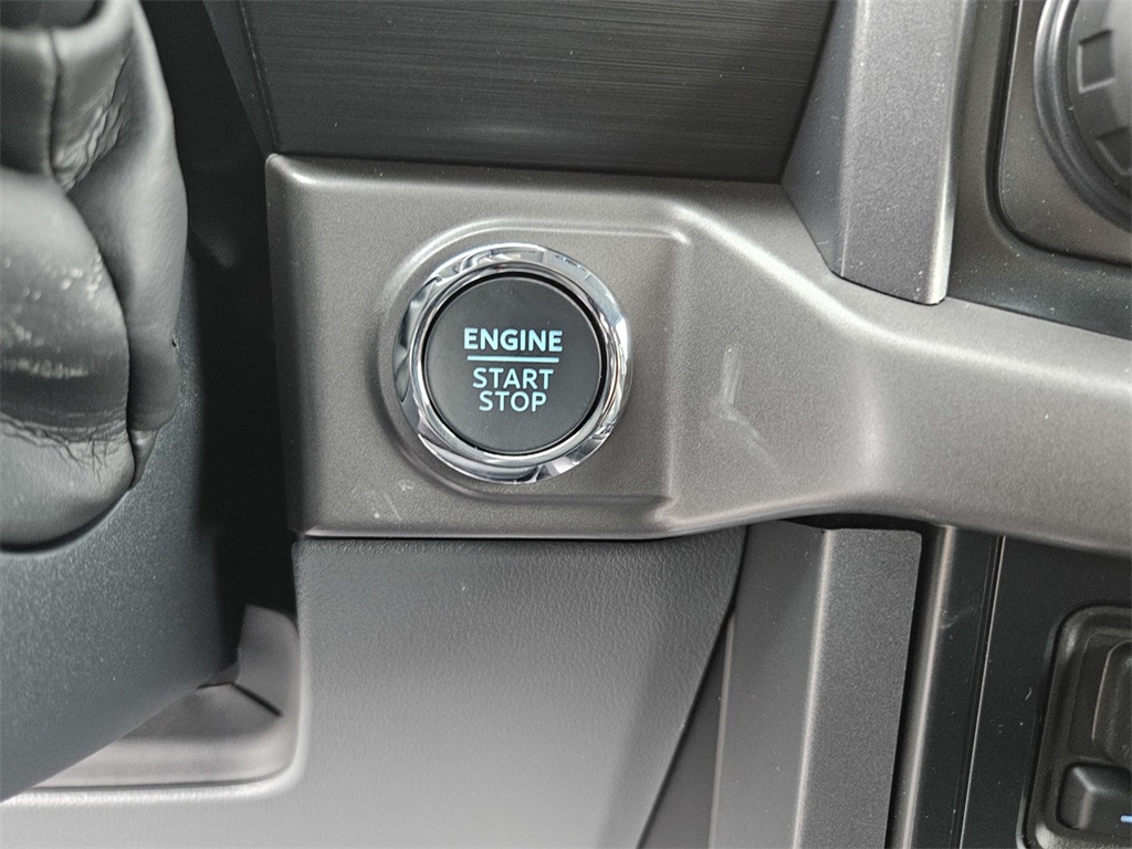 2025 Ford F-150 XLT photo 16