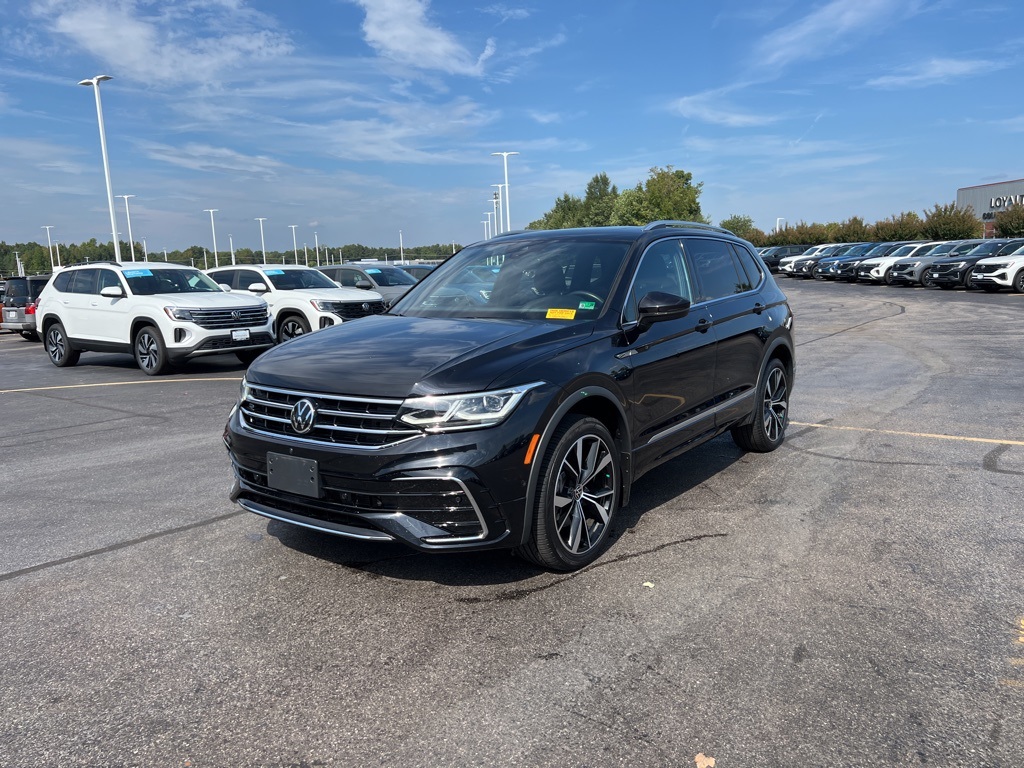 2022 Volkswagen Tiguan SEL Premium R-Line photo 2