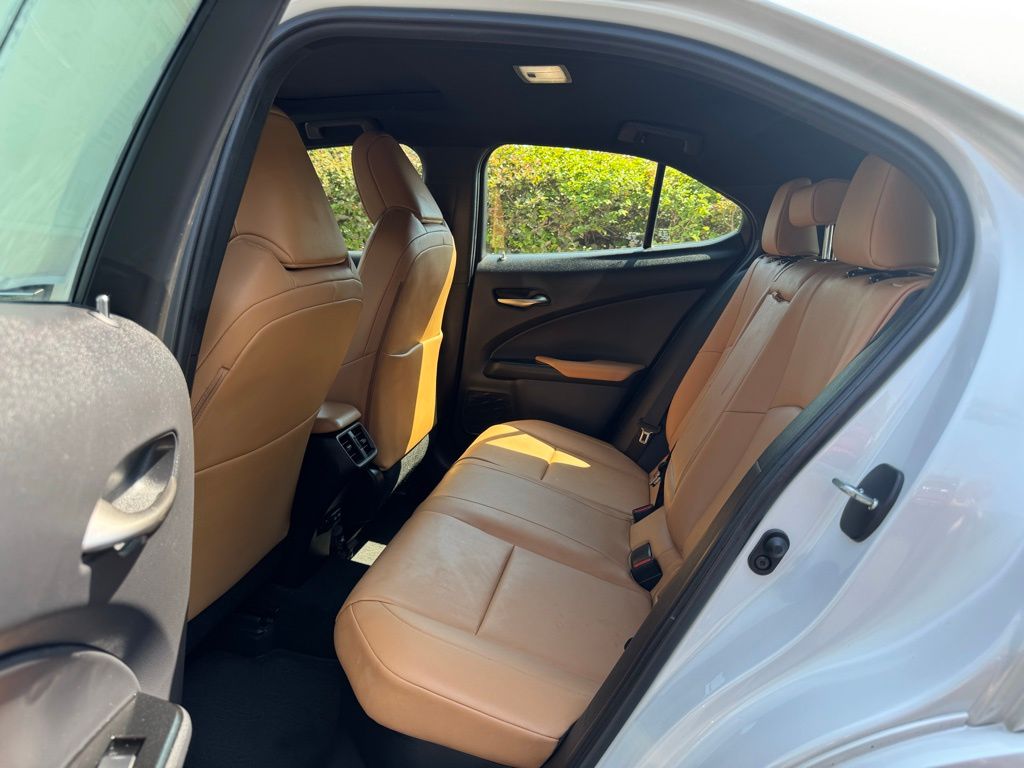 2023 Lexus UX 250h Premium photo 9
