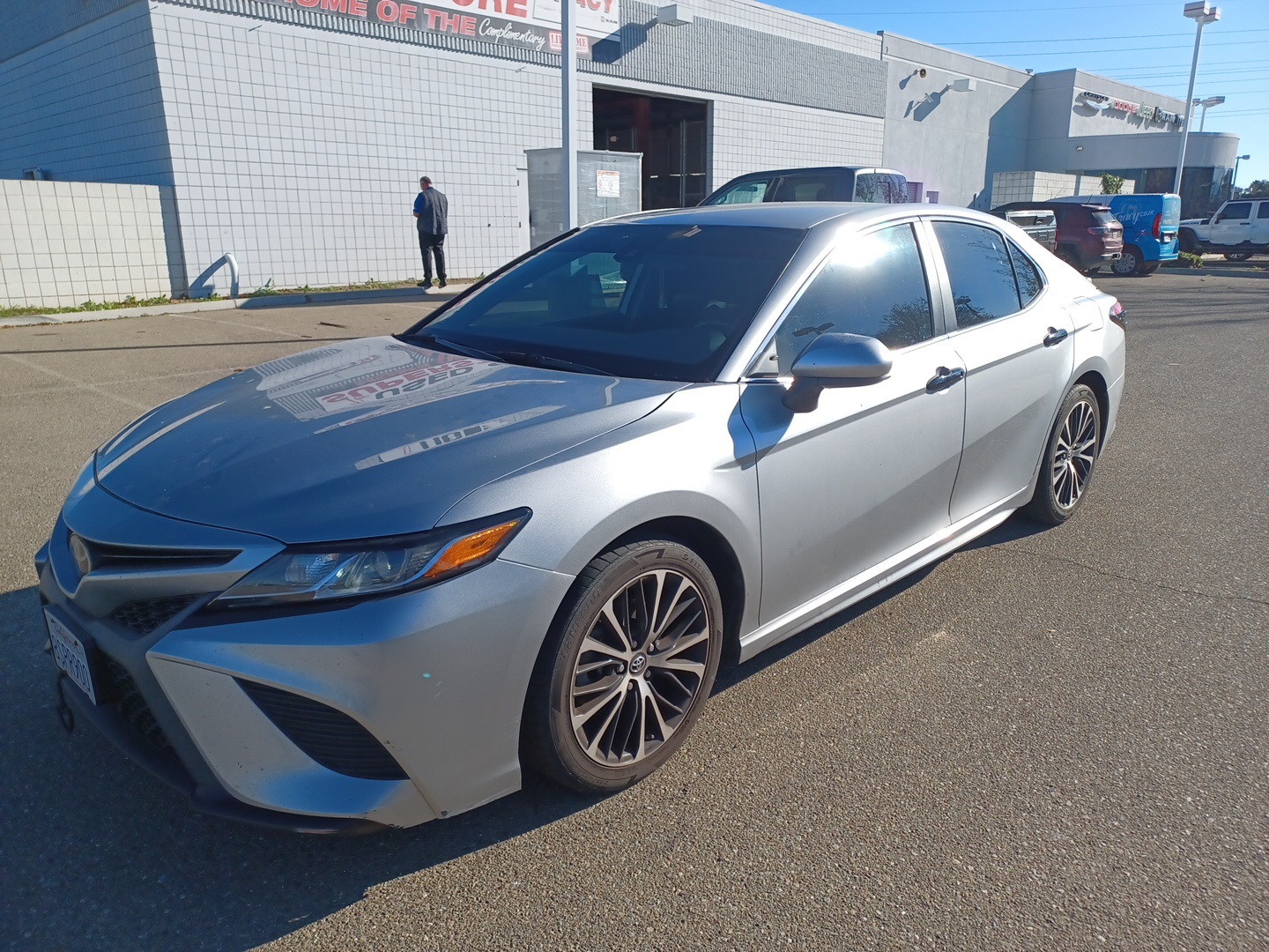 2019 Toyota Camry SE's photo