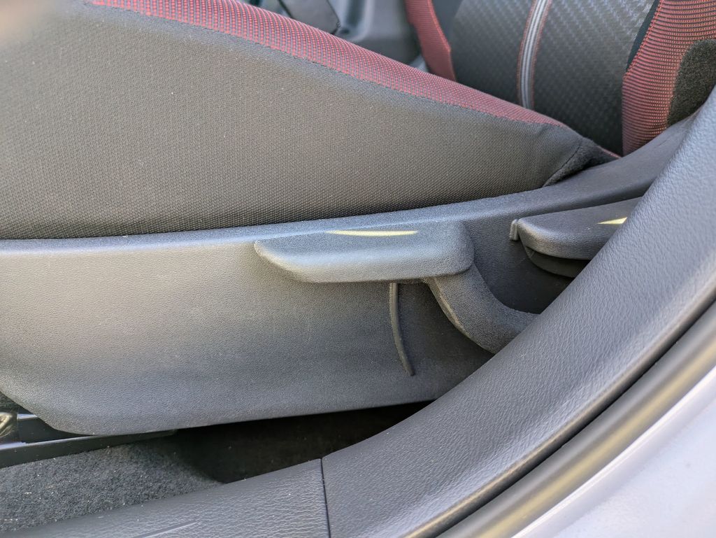 2025 Nissan Versa SR photo 11