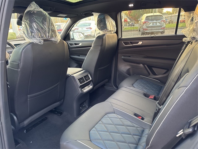 2025 Volkswagen Atlas Cross Sport SEL Premium R-Line photo 18