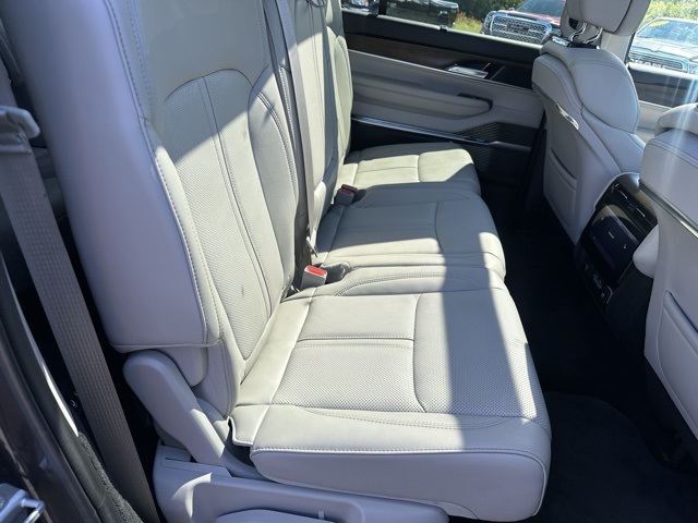 2022 Jeep Grand Wagoneer I photo 28