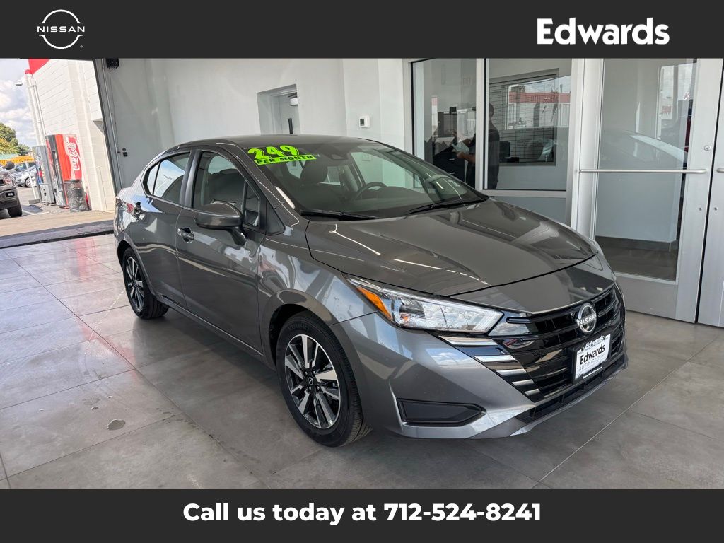2025 Nissan Versa 1.6 SV photo 2