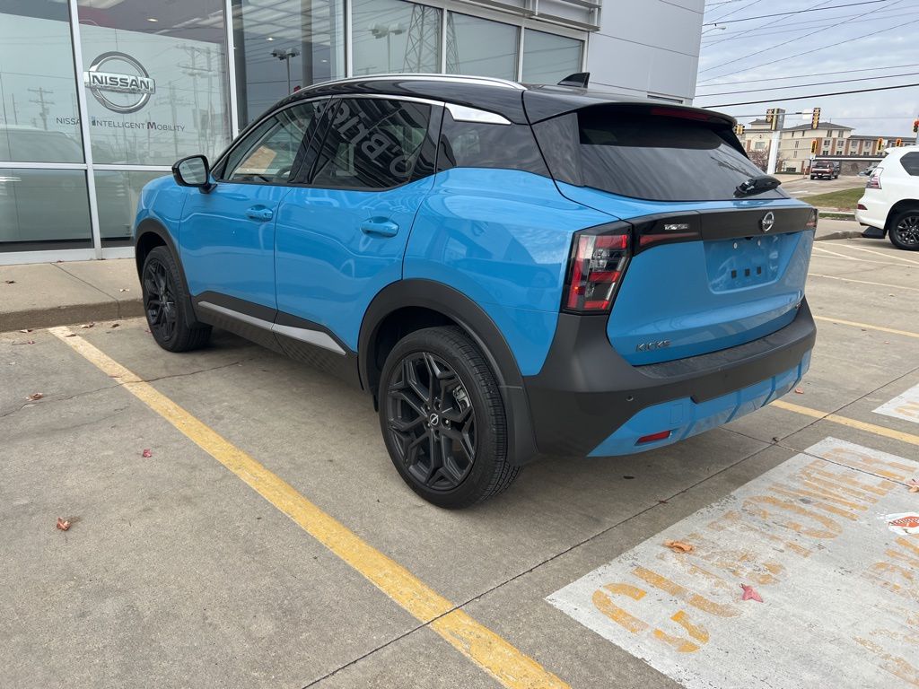 2025 Nissan Kicks SR photo 3