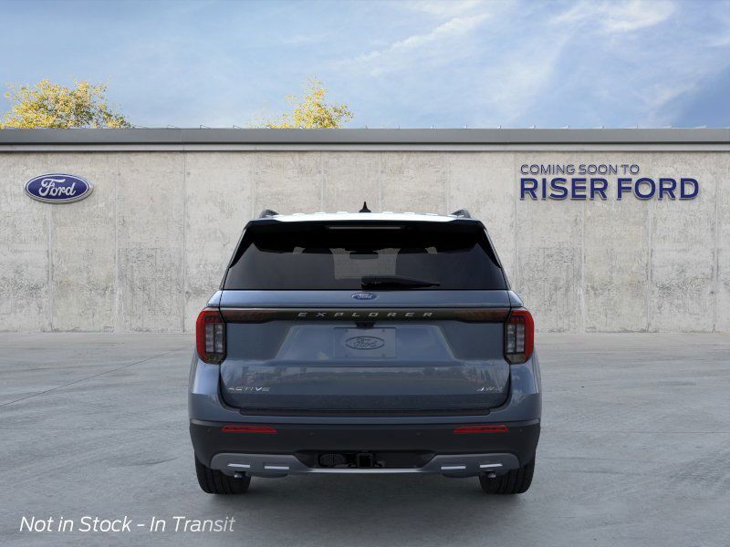2025 Ford Explorer photo 3
