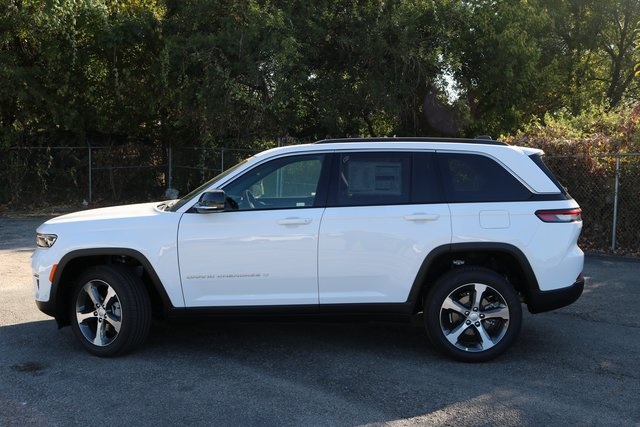 2025 Jeep Grand Cherokee Limited photo 2