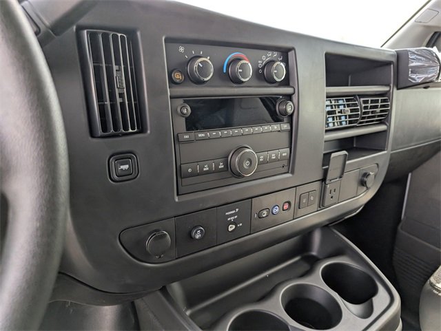 2025 Chevrolet Express Cargo 3500 photo 9