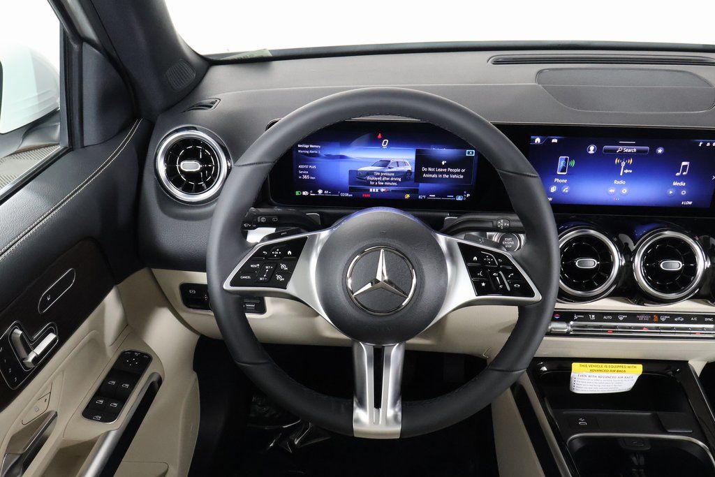 2026 Mercedes Benz GLB 250 photo 3
