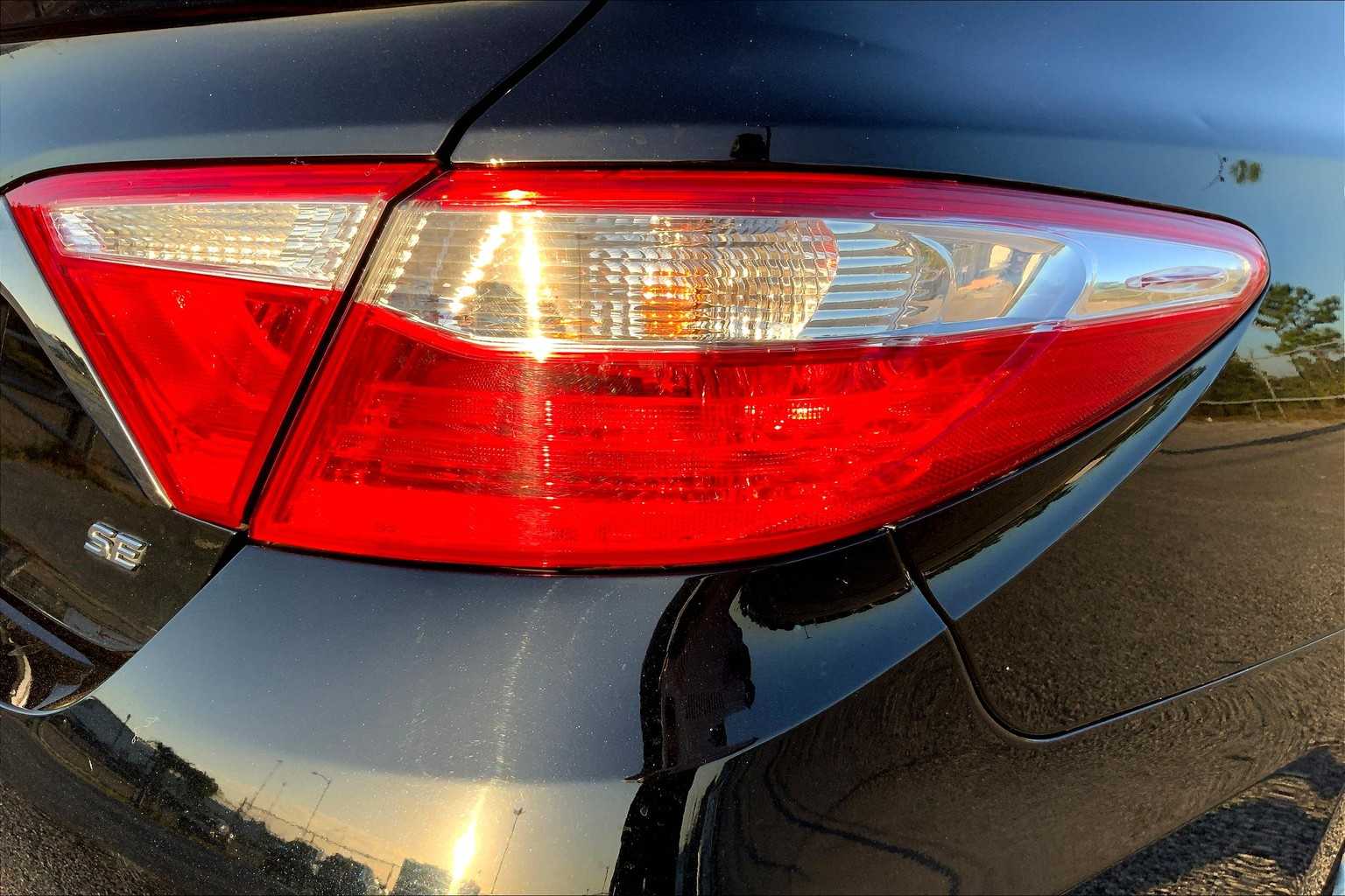 2015 Toyota Camry SE photo 29